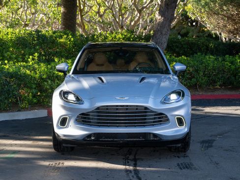 Used 2021 Aston Martin DBX image 5