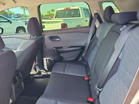 Used 2023 Nissan Rogue SV image 31