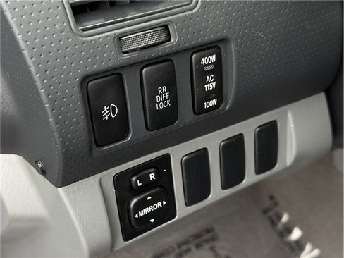 Used 2006 Toyota Tacoma PreRunner image 37