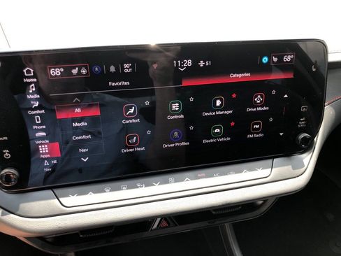 Used 2025 Dodge Charger R/T w/ Sun & Sound Package image 30