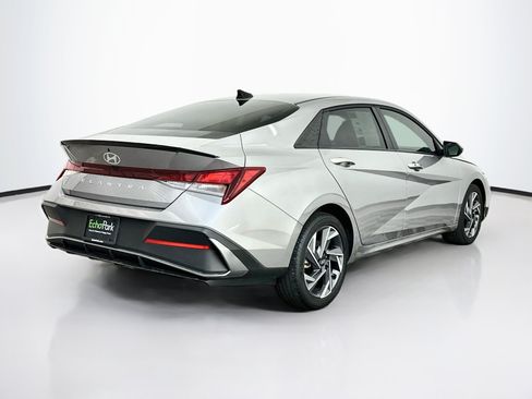 Used 2025 Hyundai Elantra Sport FWD image 9