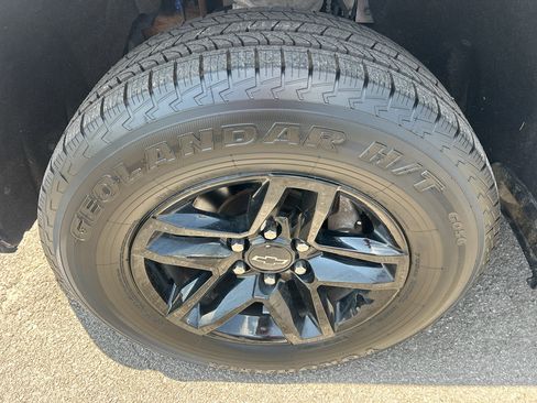 Used 2019 Chevrolet Silverado 1500 Custom Trail Boss w/ Custom Convenience Package AWD/4WD image 10