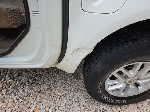 Used 2015 Nissan Frontier SV AWD/4WD image 14