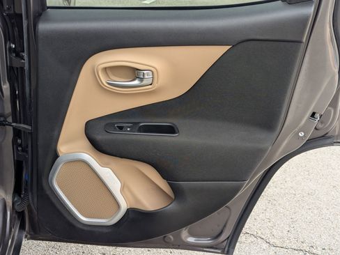 Used 2018 Jeep Renegade Latitude w/ Safety & Security Group image 20