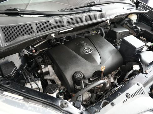 Used 2018 Toyota Sienna Limited Premium image 59