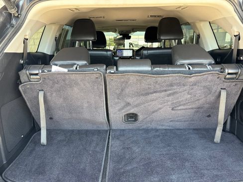 Used 2022 Toyota Highlander Limited FWD image 18