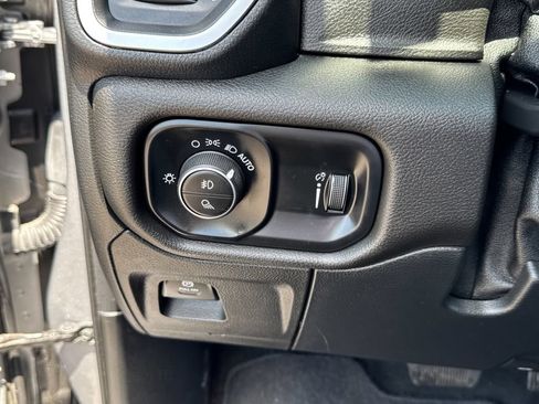 Used 2022 RAM 1500 Big Horn AWD/4WD image 16
