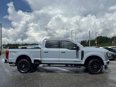 Used 2025 Ford F350 Lariat w/ Black Appearance Package image 4