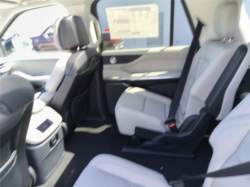 New 2026 Lincoln Navigator Reserve w/ Jet Appearance Package AWD/4WD image 18
