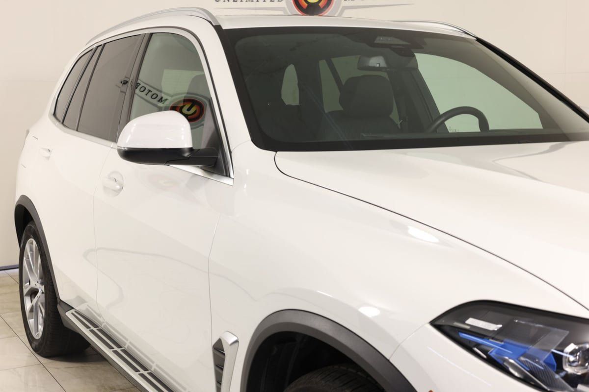 Used 2025 BMW X5 xDrive50e AWD/4WD image 38