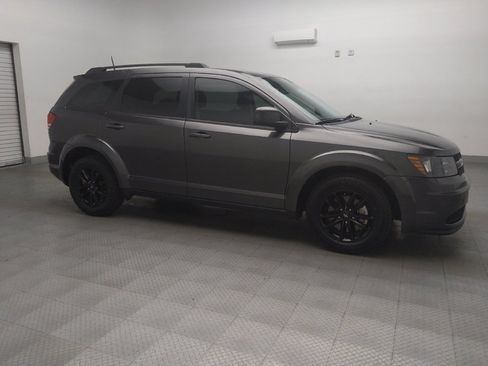 Used 2020 Dodge Journey SE w/ Blacktop Package image 11