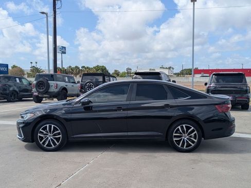 Used 2025 Volkswagen Jetta SE FWD image 9