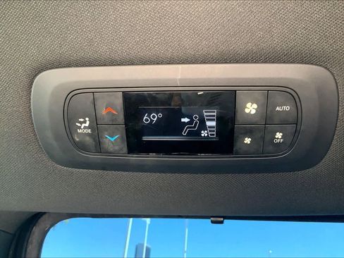 Used 2020 Chrysler Pacifica Touring w/ S Appearance Package FWD image 30