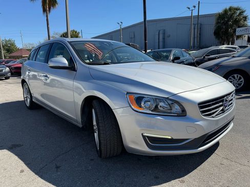 Used 2015 Volvo V60 T5 Premier image 3