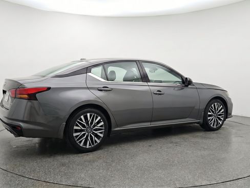 Used 2025 Nissan Altima 2.5 SV FWD image 9