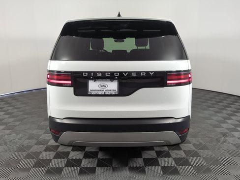 Used 2025 Land Rover Discovery S image 9
