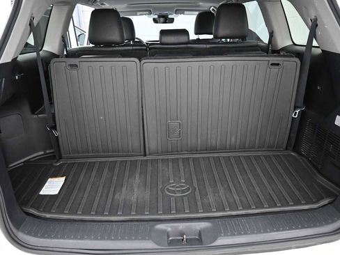 Used 2019 Toyota Highlander XLE AWD/4WD image 15