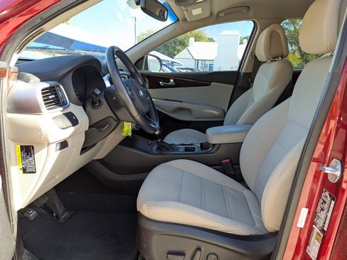 Used 2016 Kia Sorento LX w/ LX Convenience Package image 8