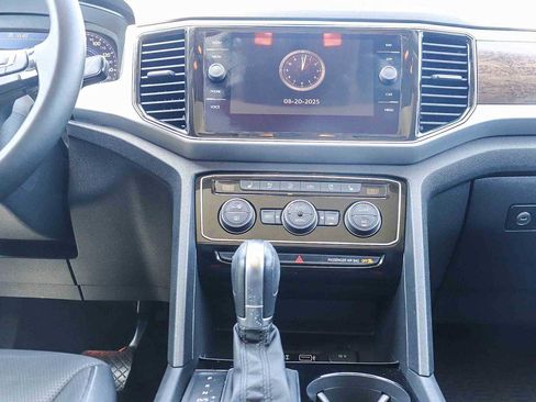 Used 2018 Volkswagen Atlas SEL Premium image 14