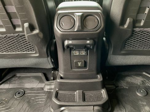 Used 2019 Jeep Wrangler Unlimited Rubicon AWD/4WD image 39