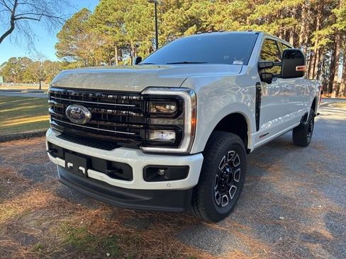 Used 2025 Ford F350 Platinum w/ FX4 Off-Road Package image 7