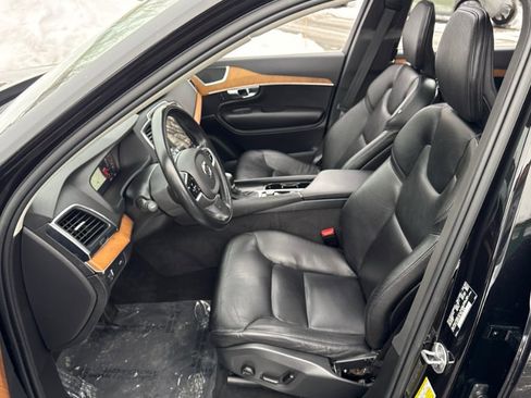 Used 2022 Volvo XC90 T6 Momentum w/ Climate Package image 11