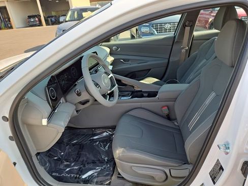 New 2025 Hyundai Elantra SEL image 25