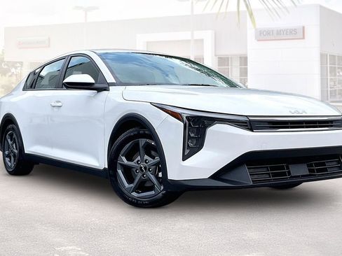Used 2025 Kia K4 FWD image 1
