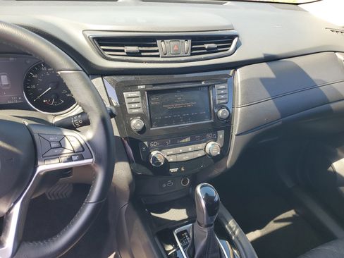 Certified 2020 Nissan Rogue SV image 22