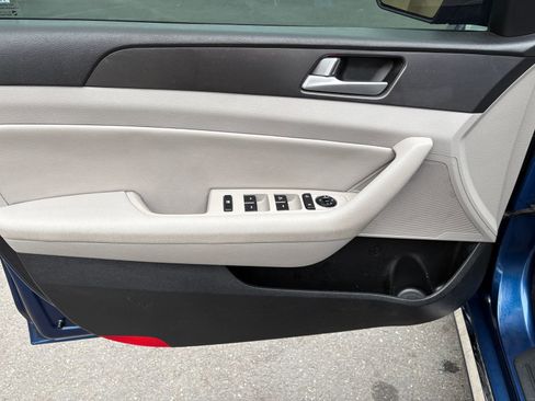 Used 2016 Hyundai Sonata Sport w/ Option Group 1V FWD image 12