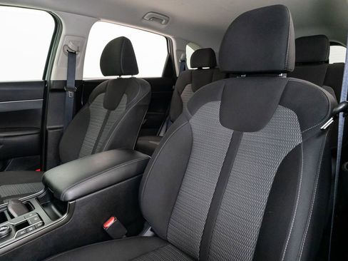 Certified 2025 Kia Sorento LX image 10