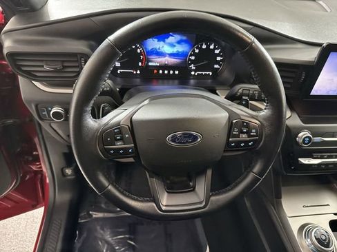 Used 2020 Ford Explorer XLT w/ Comfort Package image 12