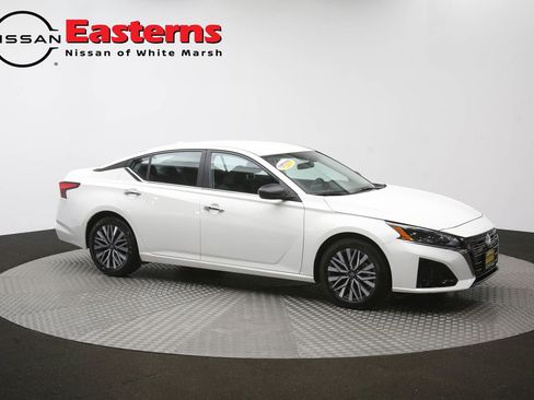 Used 2025 Nissan Altima 2.5 SV FWD image 46