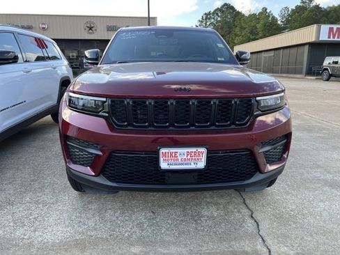 New 2025 Jeep Grand Cherokee Altitude image 2