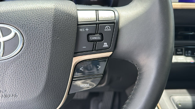 Used 2023 Toyota Crown Platinum AWD/4WD image 11