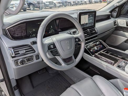 Used 2020 Lincoln Navigator Reserve w/ Luxury Package image 13
