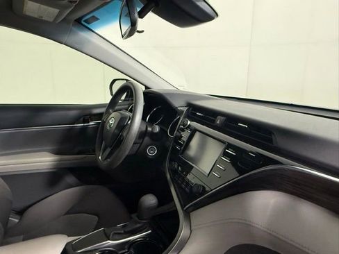 Used 2018 Toyota Camry LE FWD image 31