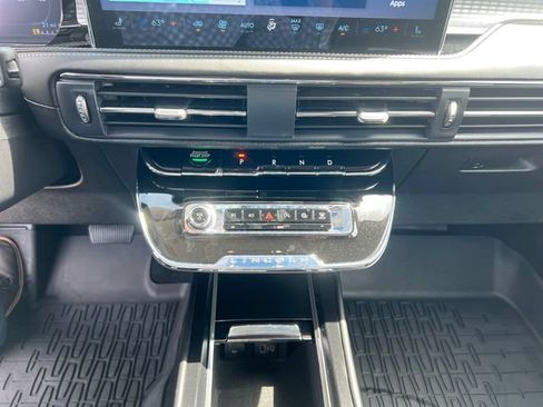 Certified 2024 Lincoln Corsair AWD image 21
