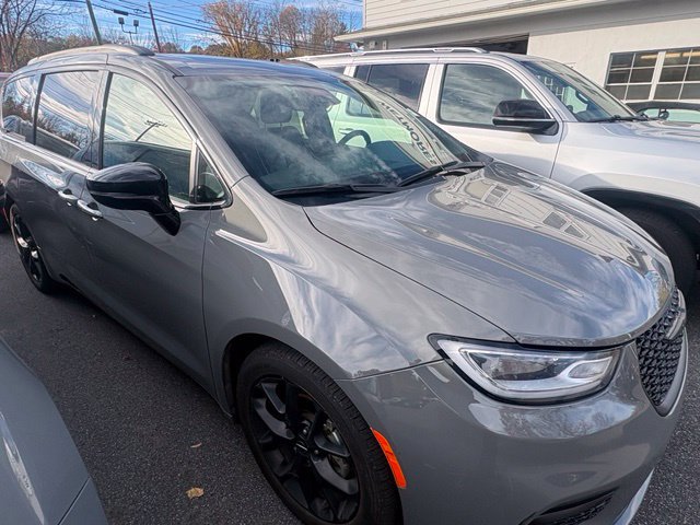 Used 2025 Chrysler Pacifica Limited FWD image 21