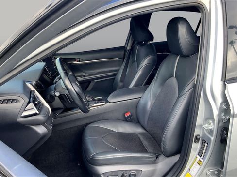 Used 2022 Toyota Camry XSE FWD image 7