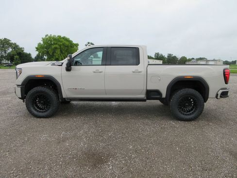 New 2026 GMC Sierra 2500 AT4 w/ AT4 Premium Plus Package AWD/4WD image 10