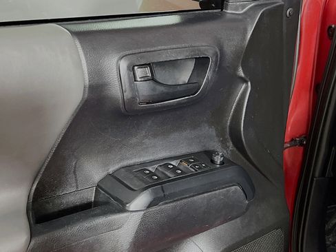 Used 2020 Toyota Tacoma SR w/ SR Convenience Package image 17