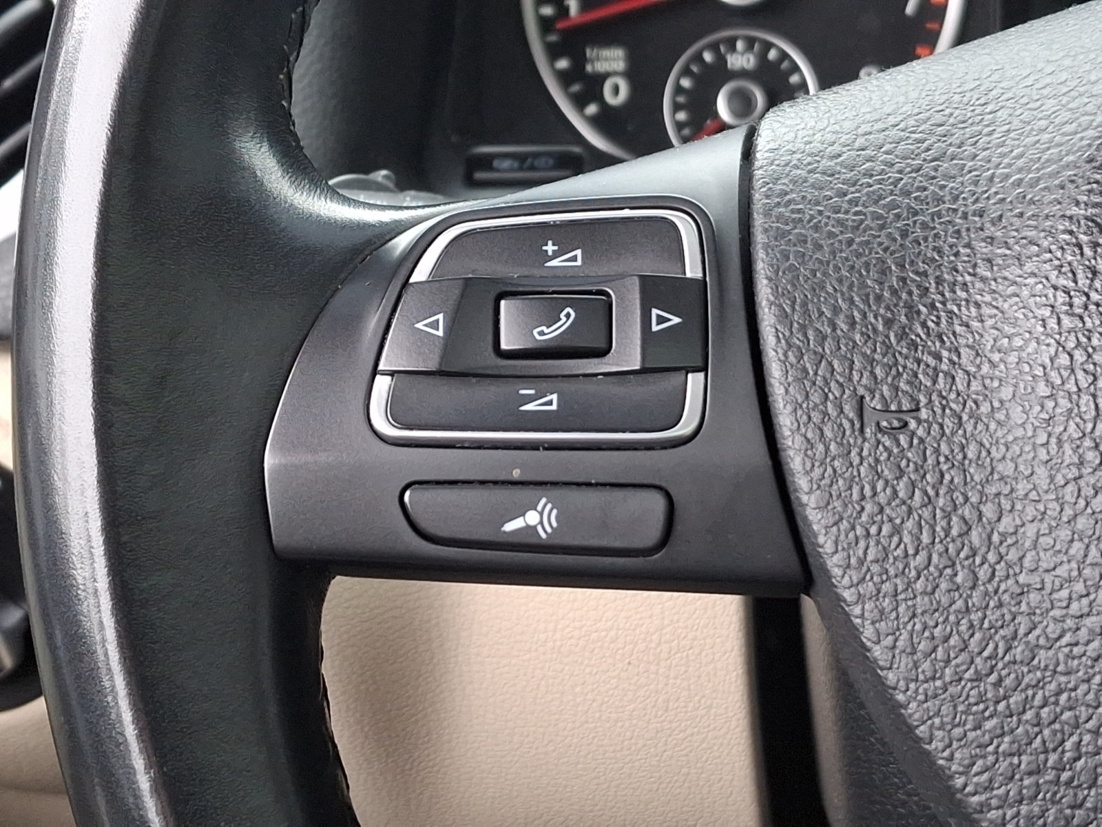 Used 2016 Volkswagen Tiguan SE AWD/4WD image 20