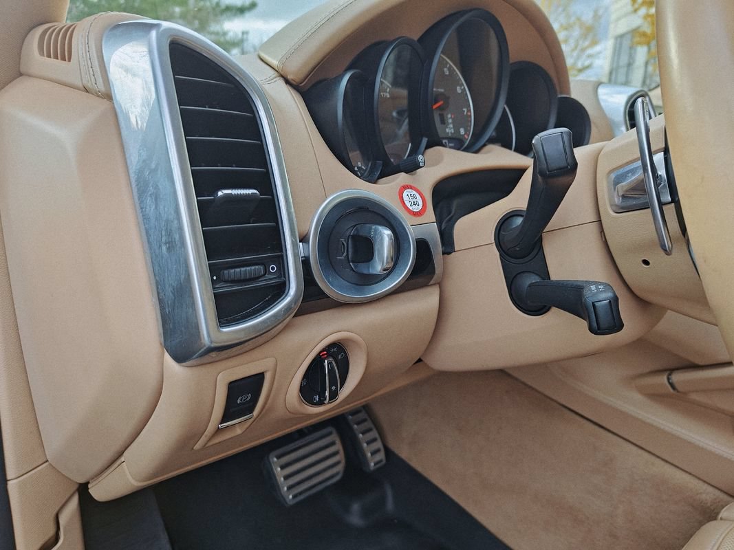 Used 2016 Porsche Cayenne S AWD/4WD image 18