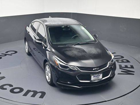 Used 2018 Chevrolet Cruze LT w/ Convenience Package image 31