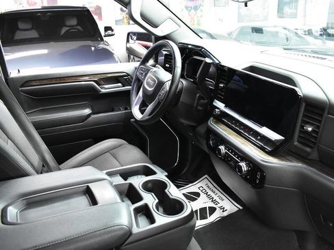 Used 2024 GMC Sierra 1500 Elevation image 18