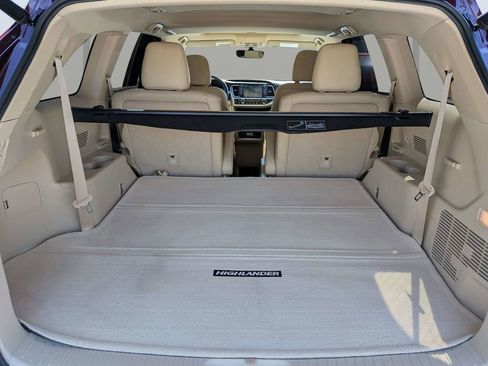 Used 2018 Toyota Highlander XLE FWD image 11