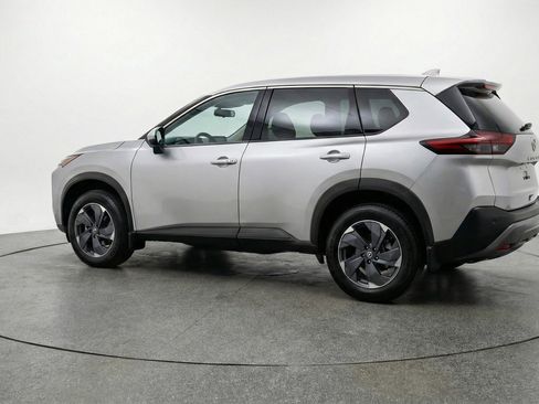 Used 2025 Nissan Rogue SV AWD/4WD image 6