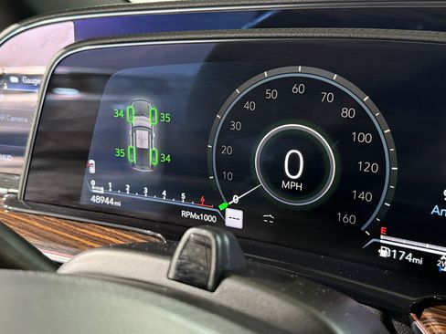 Certified 2023 Cadillac Escalade Premium Luxury image 19