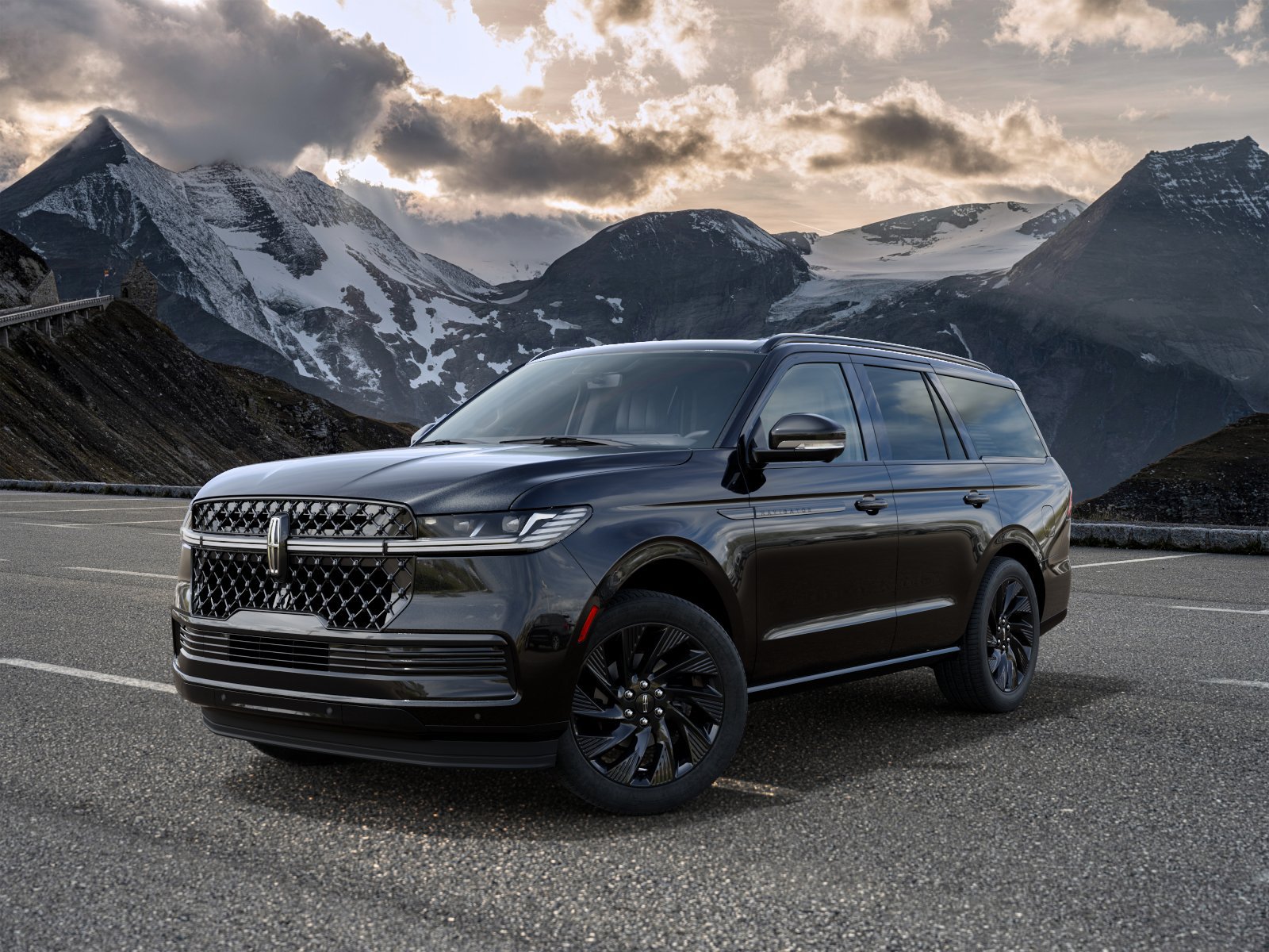 New 2027 Lincoln Navigator Reserve w/ Jet Appearance Package AWD/4WD image 2